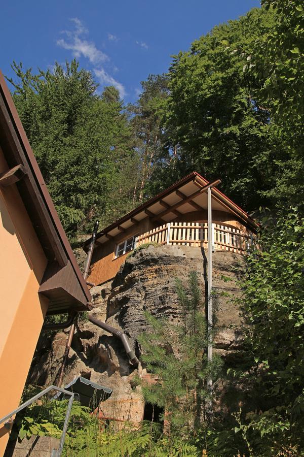 Malběnka - chata na skále pod hradem Kokořín Kokorin Exterior foto